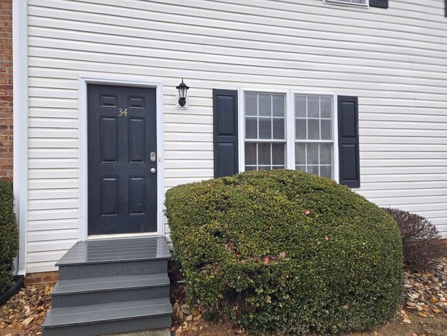 Building Photo - 3600 Old Forest Rd