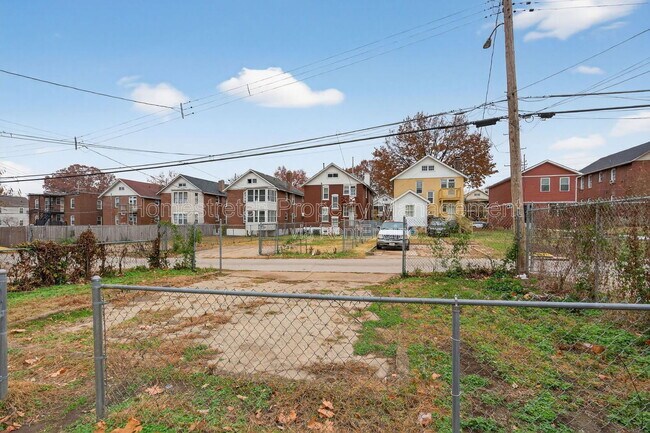 Building Photo - 6716 Crest Ave