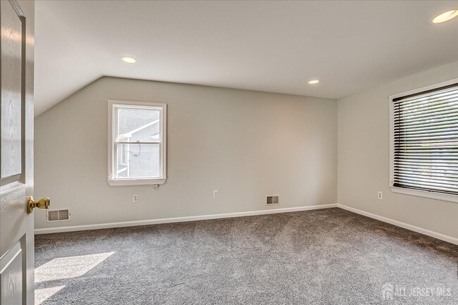 Building Photo - 6 Robert Cir