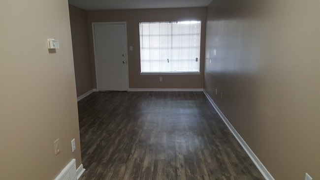 Building Photo - Raleigh Pines Apartments