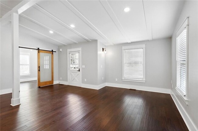 Building Photo - 3258 Highland Dr SE