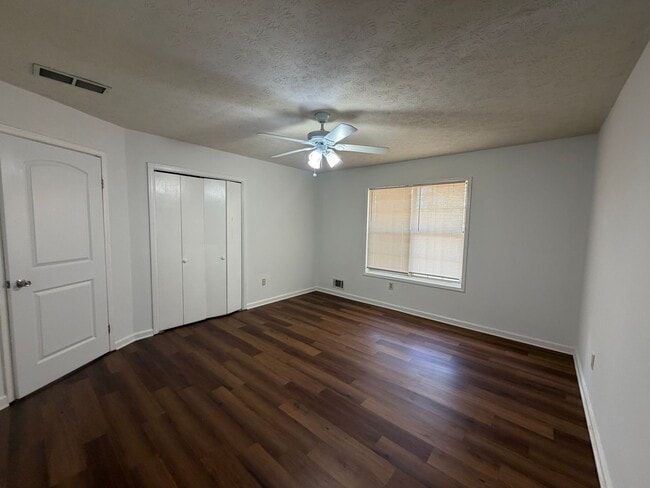 Building Photo - Charming Two-Story Home on a Corner Lot in Jonesboro