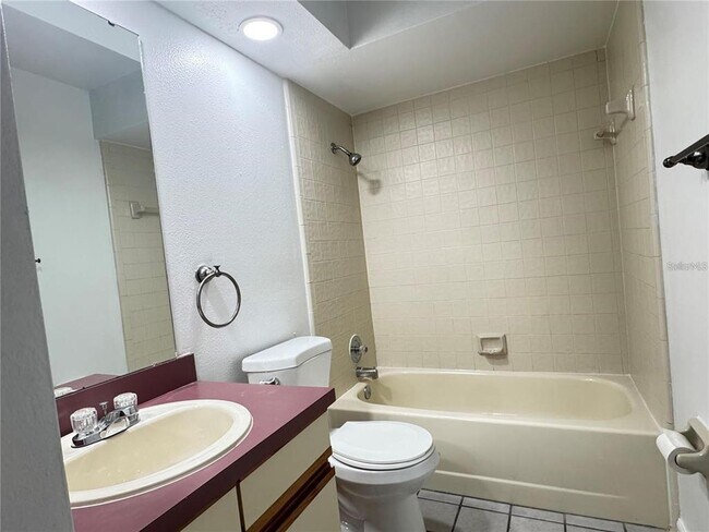 Building Photo - 497 Club Dr