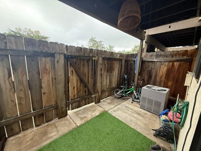 Building Photo - 2BR/1.5BA Condo in ALPINE available w/ 2 assigned parking spots!