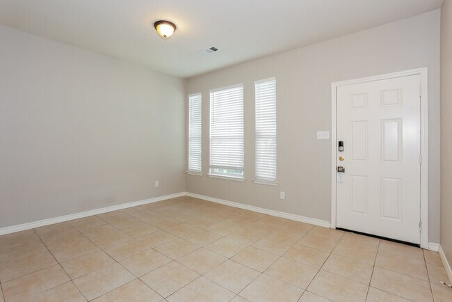 Building Photo - 2804 Hilcroft Ave