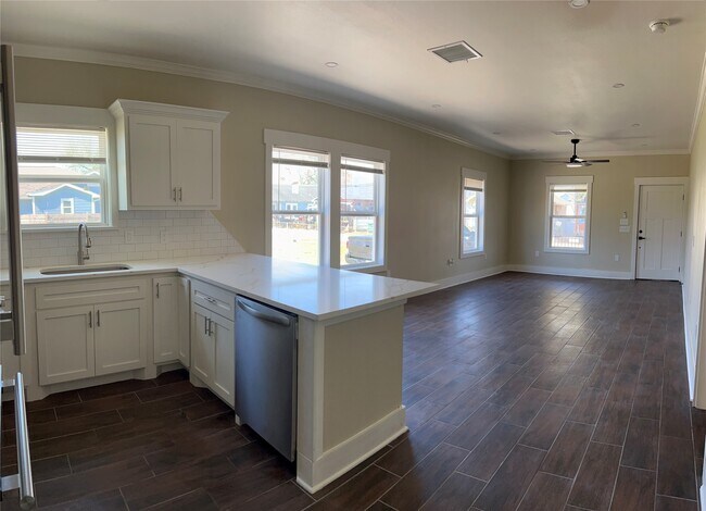 Building Photo - 1148 Panama St