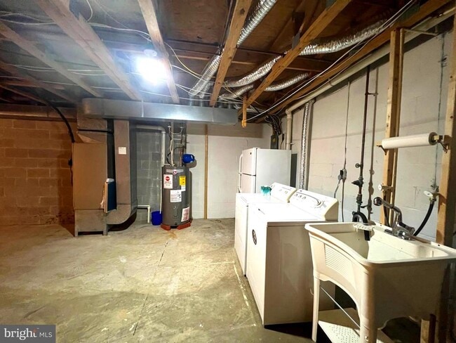 Building Photo - 1221 Kirby Cir