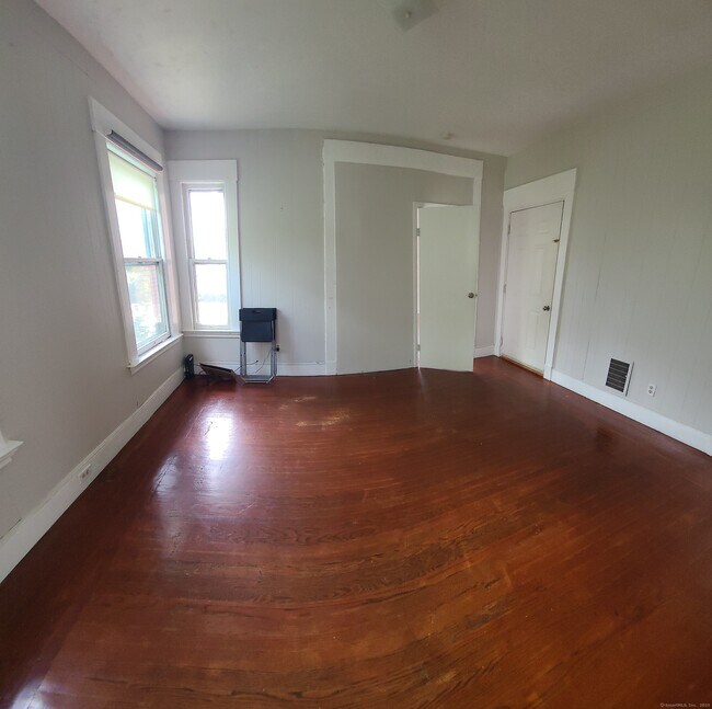 Building Photo - 985 Whalley Ave