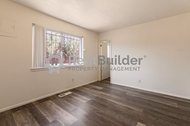 Building Photo - **WE HAVE REACHED THE APPLICATION LIMIT.  APPLY AT YOUR OWN DISCRETION