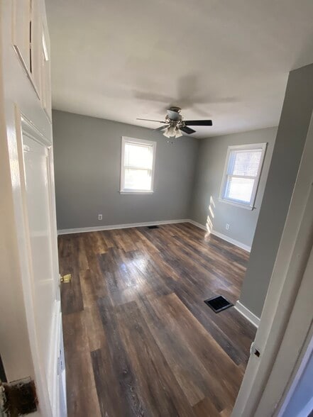 Back bedroom - 9950 Washington Ave