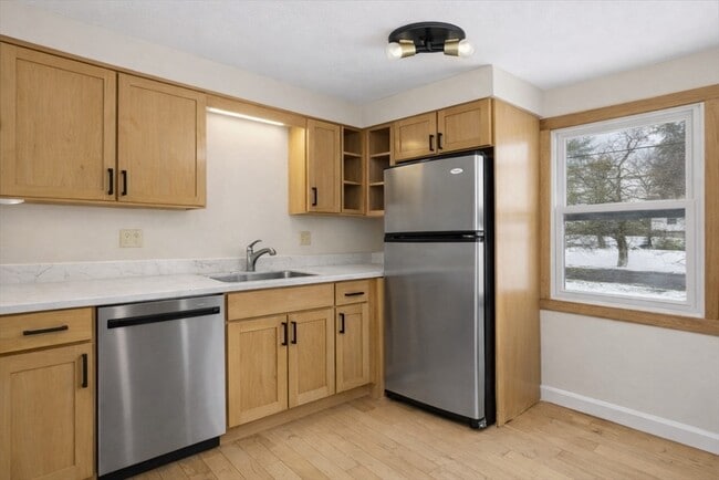 Building Photo - 105 Pomeroy Ln