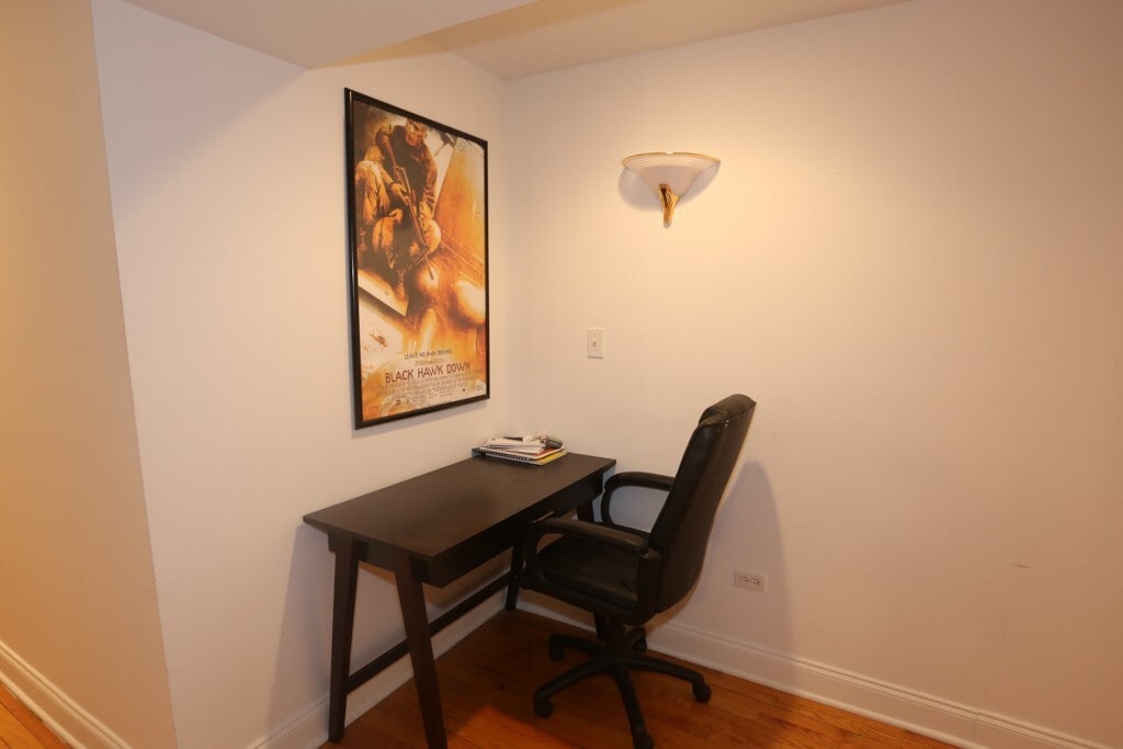 Building Photo - 1434 W Belle Plaine Ave