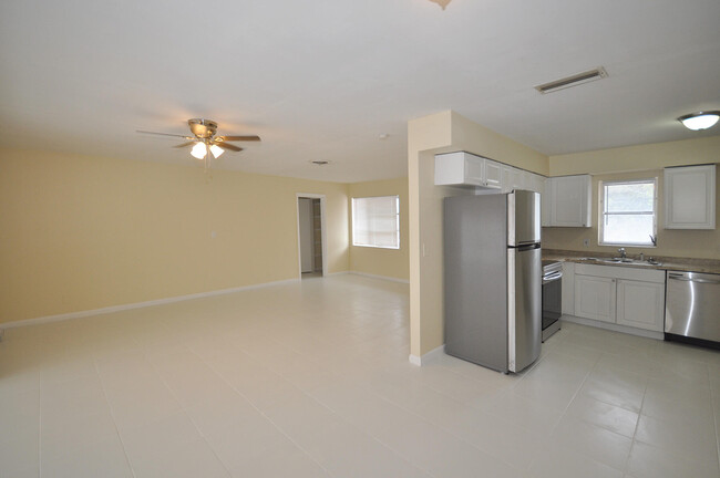 Building Photo - 1531 43rd St