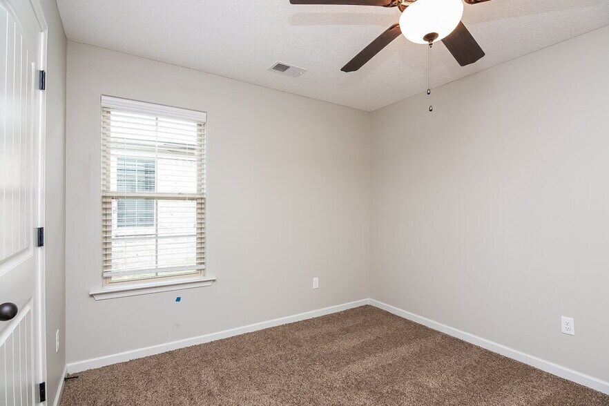 Building Photo - 9435 Darren Cir S