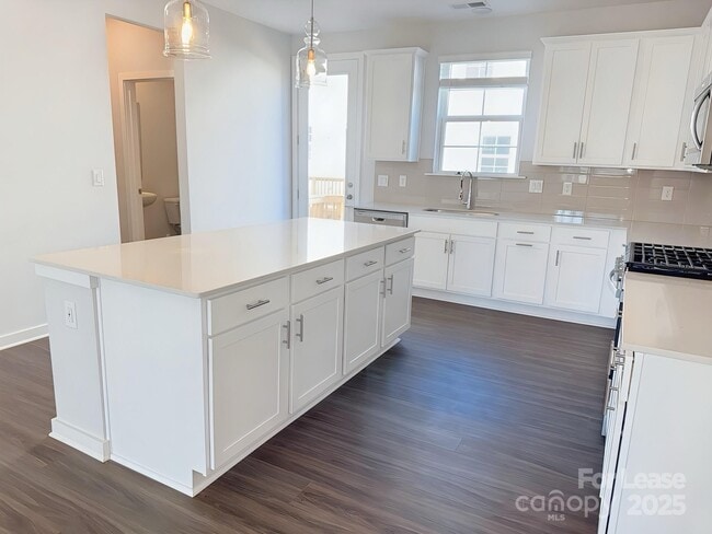 Building Photo - 14105 Alley Mae Aly