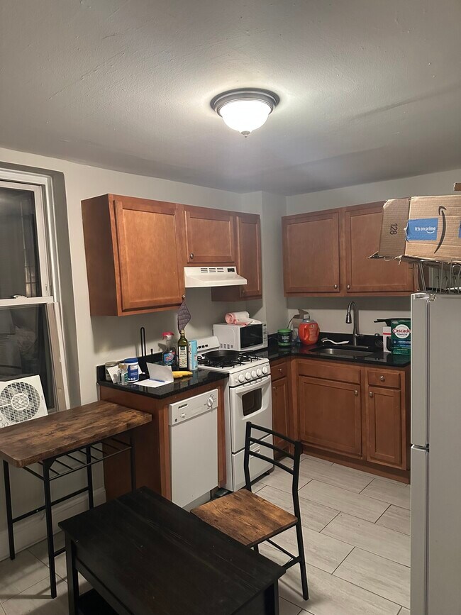 Building Photo - 70 Joy St