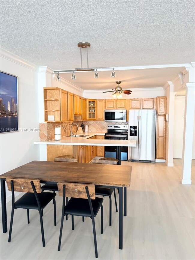 Building Photo - 3725 S Ocean Dr