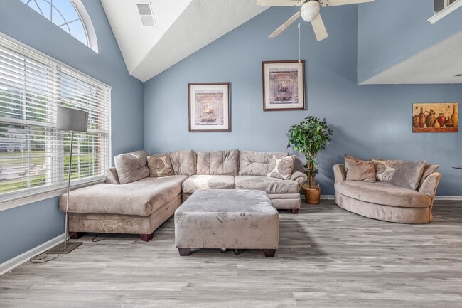 Building Photo - Modern Comfort in the Heart of Chesapeake ...