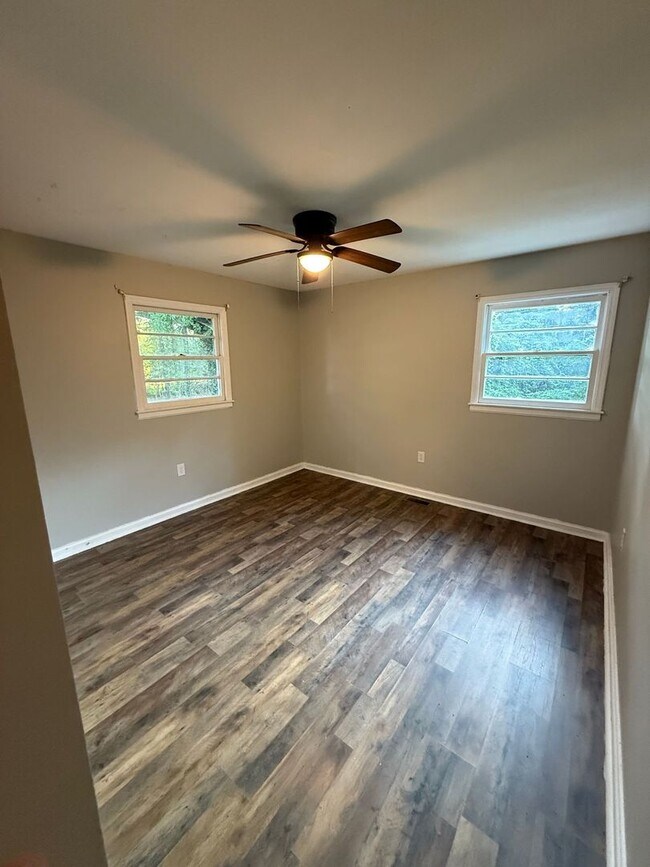 Building Photo - 3-Bedroom, 1-Bath Home in Sharon, SC