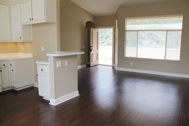 Building Photo - Available May 1st - 2 bedroom unit in Foot...