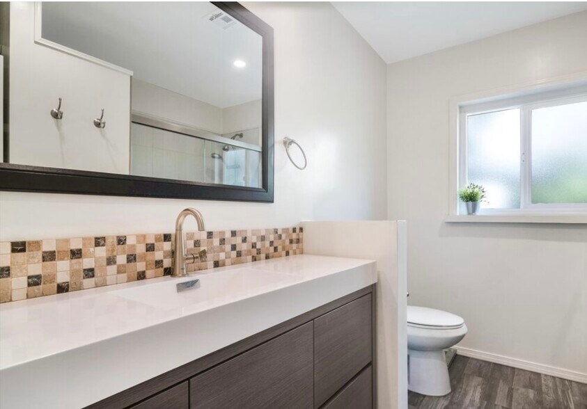 Building Photo - 10100 Sophia Ave