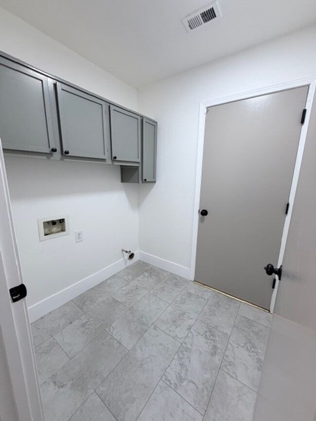 Building Photo - 10616 Petalo Dr