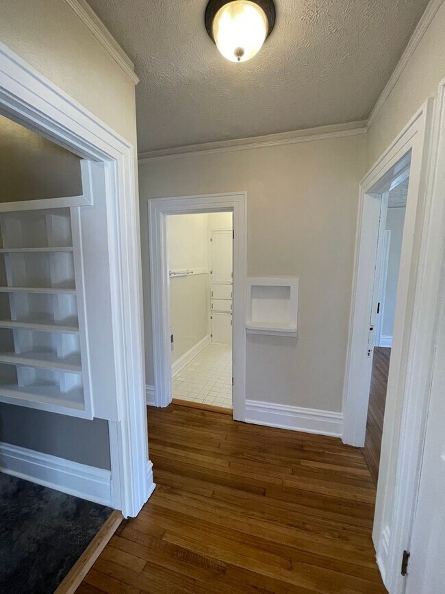 Building Photo - Updated 3/2 House in Old East Rome $1,895