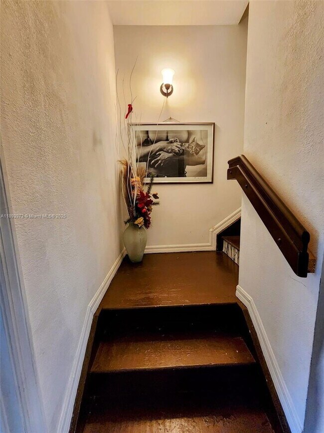 Building Photo - 730 NE 90th St