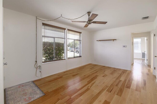 Building Photo - 1515 Corona Dr