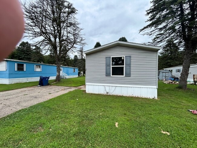 Building Photo - 2701 30 Mile Rd