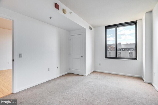 Building Photo - 440 L St NW