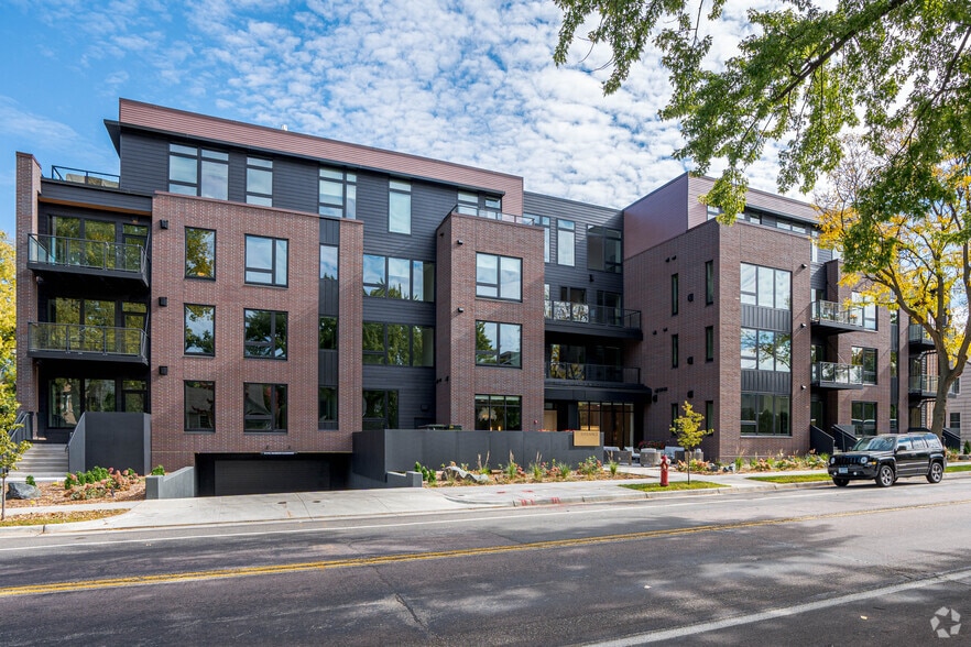 Building Photo - 51 France