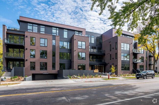 Building Photo - 51 France