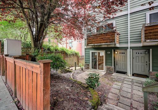 Building Photo - Gorgeous 3-Bedroom Townhome in Madison Val...