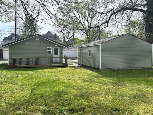 Building Photo - 512 S 6th St