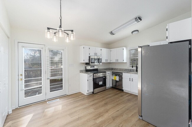 Building Photo - 3126 Arrowhead Dr