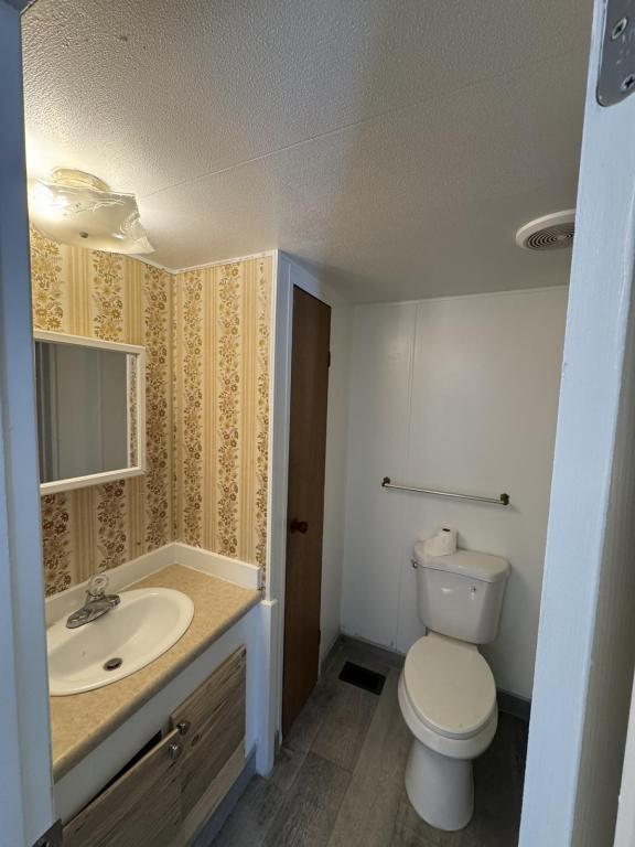 Building Photo - 1660-1H-5 5th St