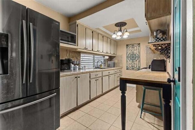 Building Photo - 526 Bay Colony Dr