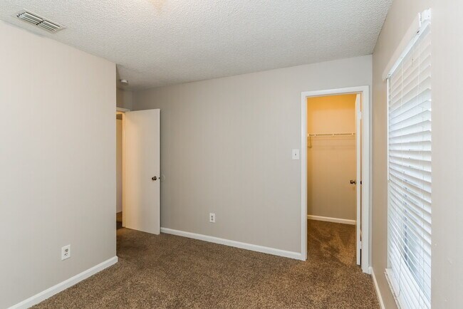 Building Photo - 1710 Spinning Wheel Dr