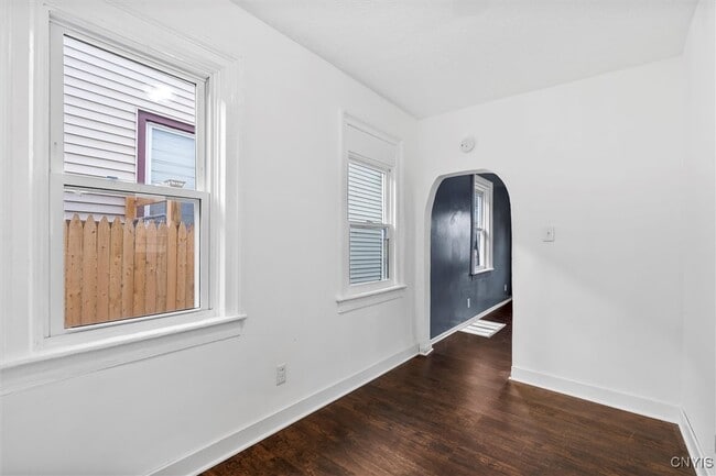 Building Photo - 811 1st N St