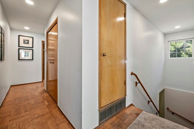 Building Photo - 611 Blanken Ave