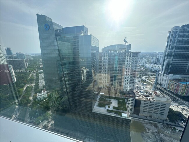 Building Photo - 1435 Brickell Ave