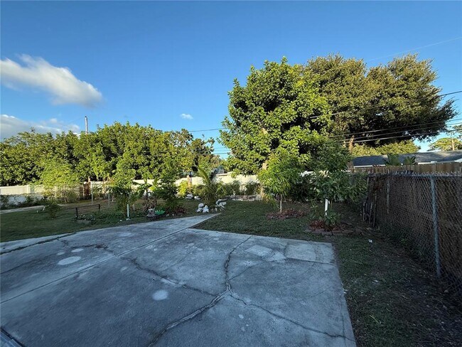 Building Photo - 7115 Orpine Dr N