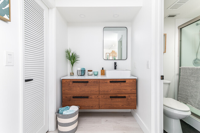 master bathroom - 950 Egret Cir