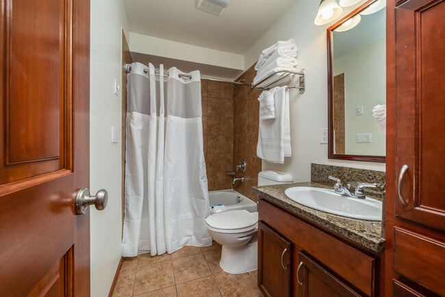 Building Photo - 322 W Woodin Ave