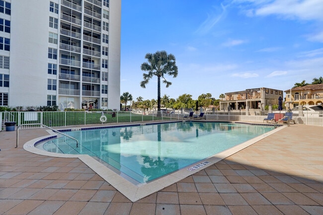 Building Photo - 1391 S Ocean Blvd