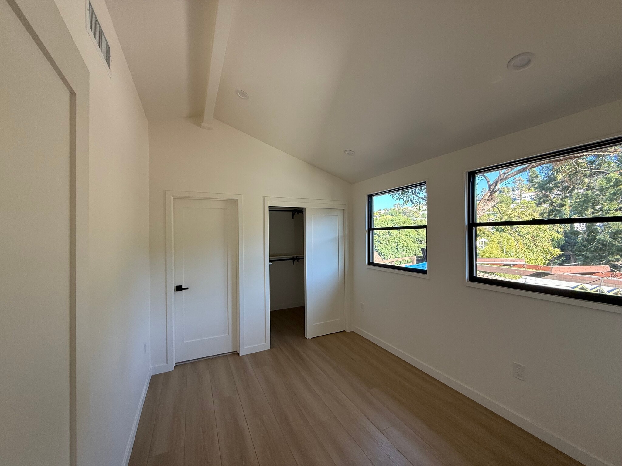 Building Photo - 2115 Hyperion Ave