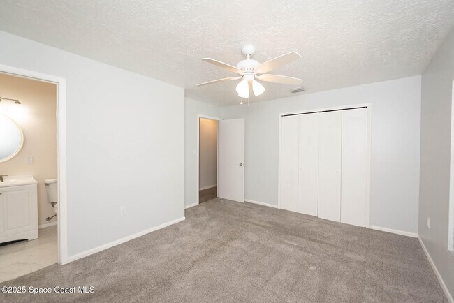 Building Photo - 2620 Elm Hurst St