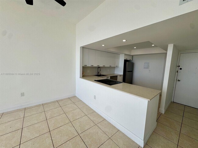 Building Photo - 1351 NE Miami Gardens Dr