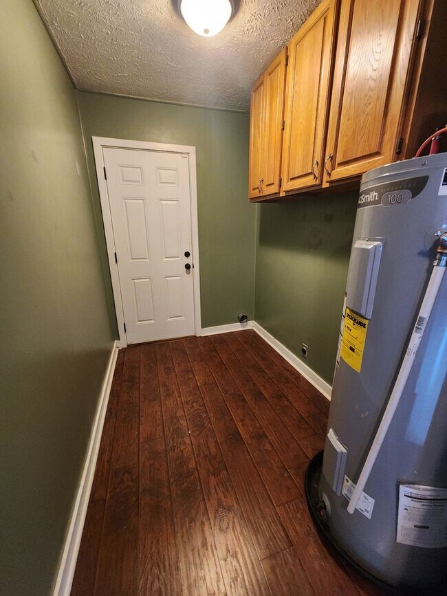 Building Photo - WATERS EDGE